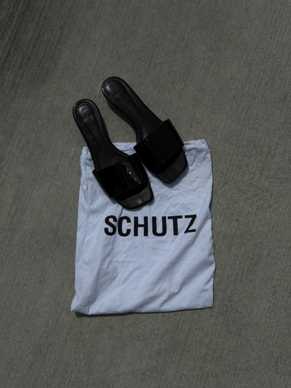 SCHUTZ Women’s Black Square-Toe Slide Sandals